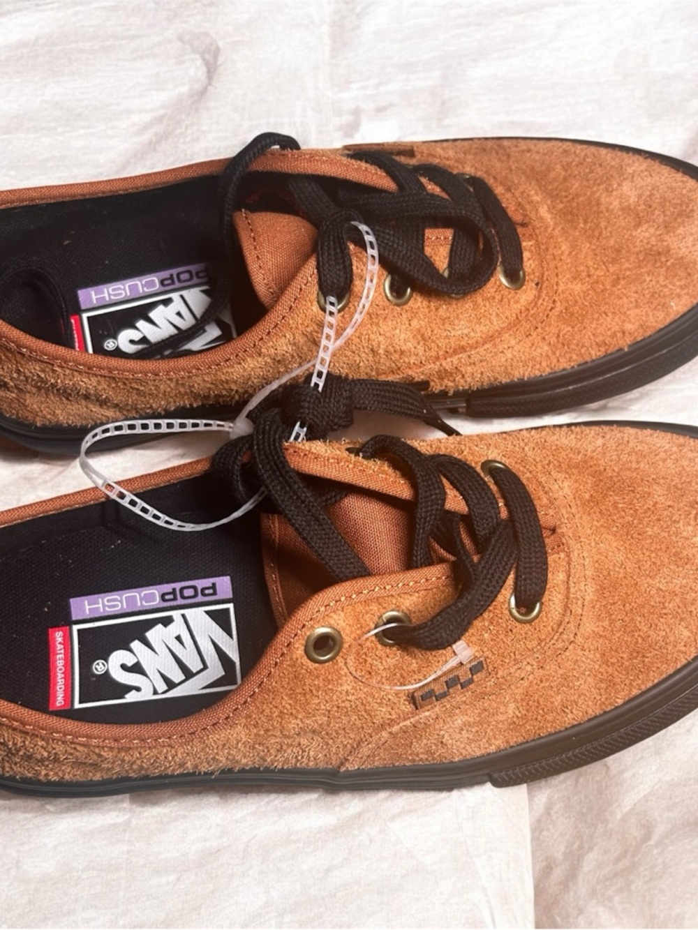 Vans Tan Suede Low-Top Sneakers with Black Accents Men’s 6, Woman’s 7.5 NWOT - Picture 3 of 5